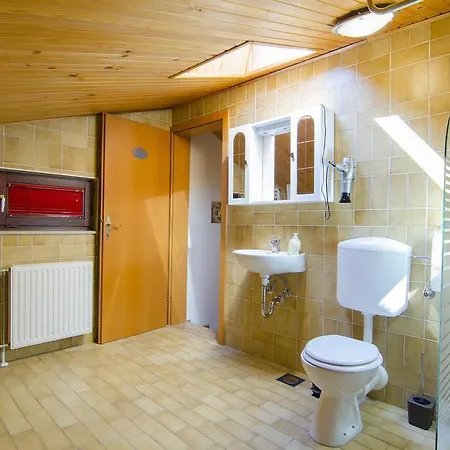 Guest house Aura *