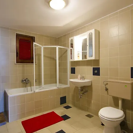 Guest house Aura